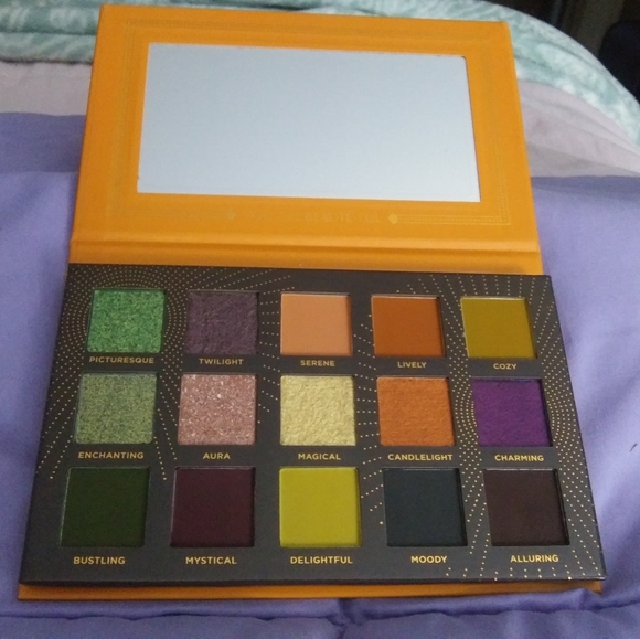 AceBeaute Ambiance Eyeshadow Palette. - Picture 9 of 11